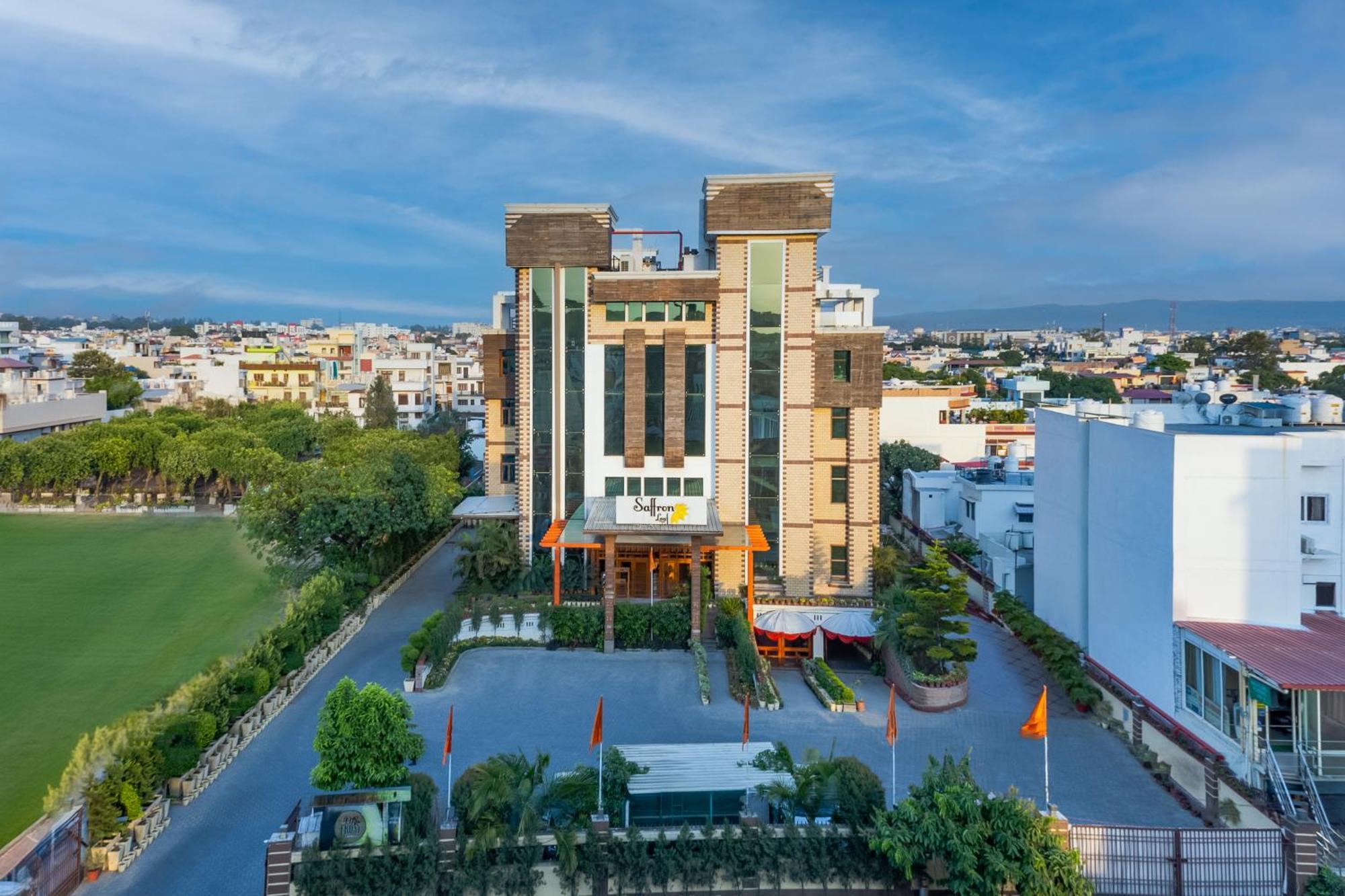 Hotel Saffron Leaf Dehradun Zewnętrze zdjęcie