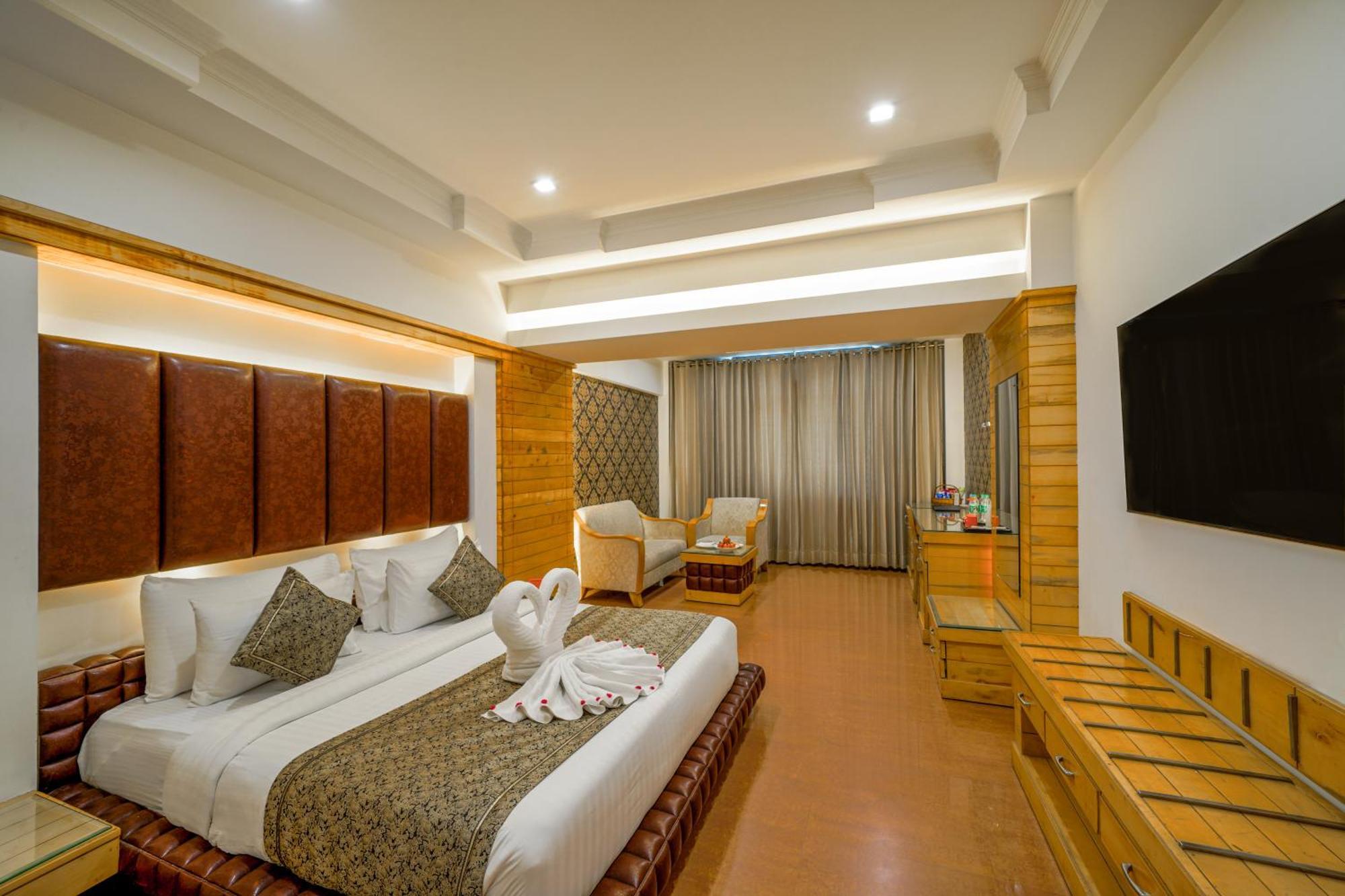 Hotel Saffron Leaf Dehradun Zewnętrze zdjęcie