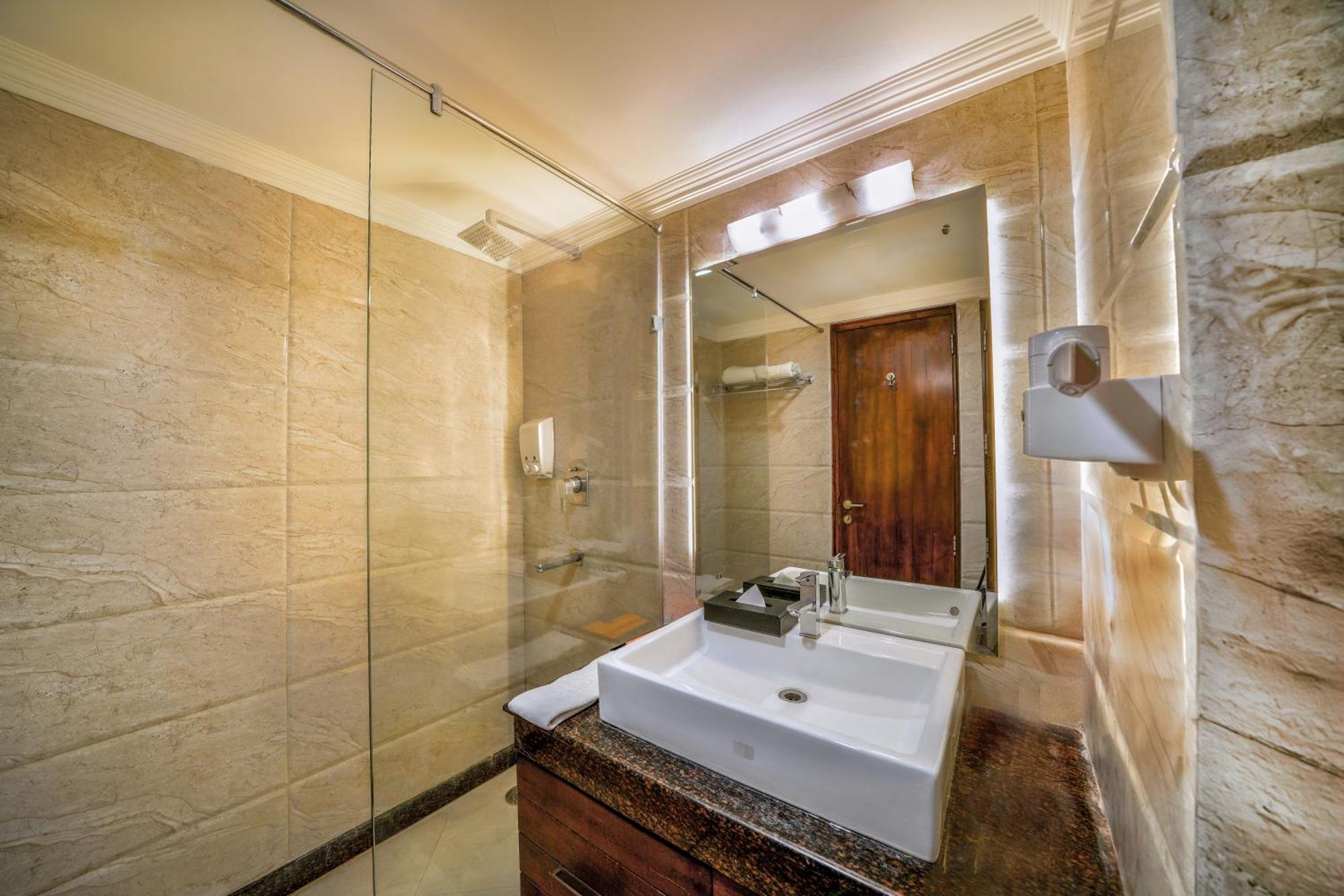 Hotel Saffron Leaf Dehradun Zewnętrze zdjęcie