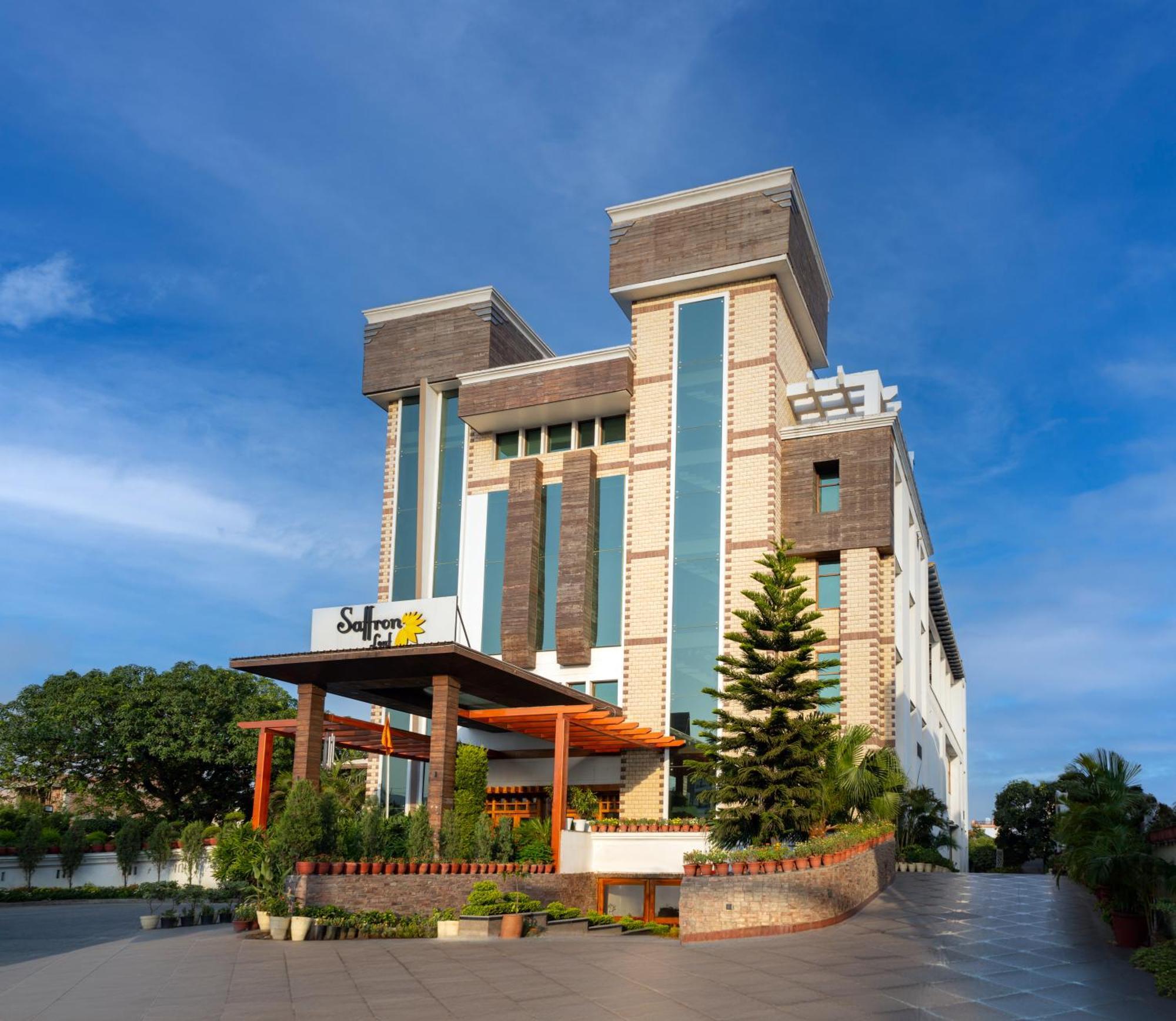 Hotel Saffron Leaf Dehradun Zewnętrze zdjęcie