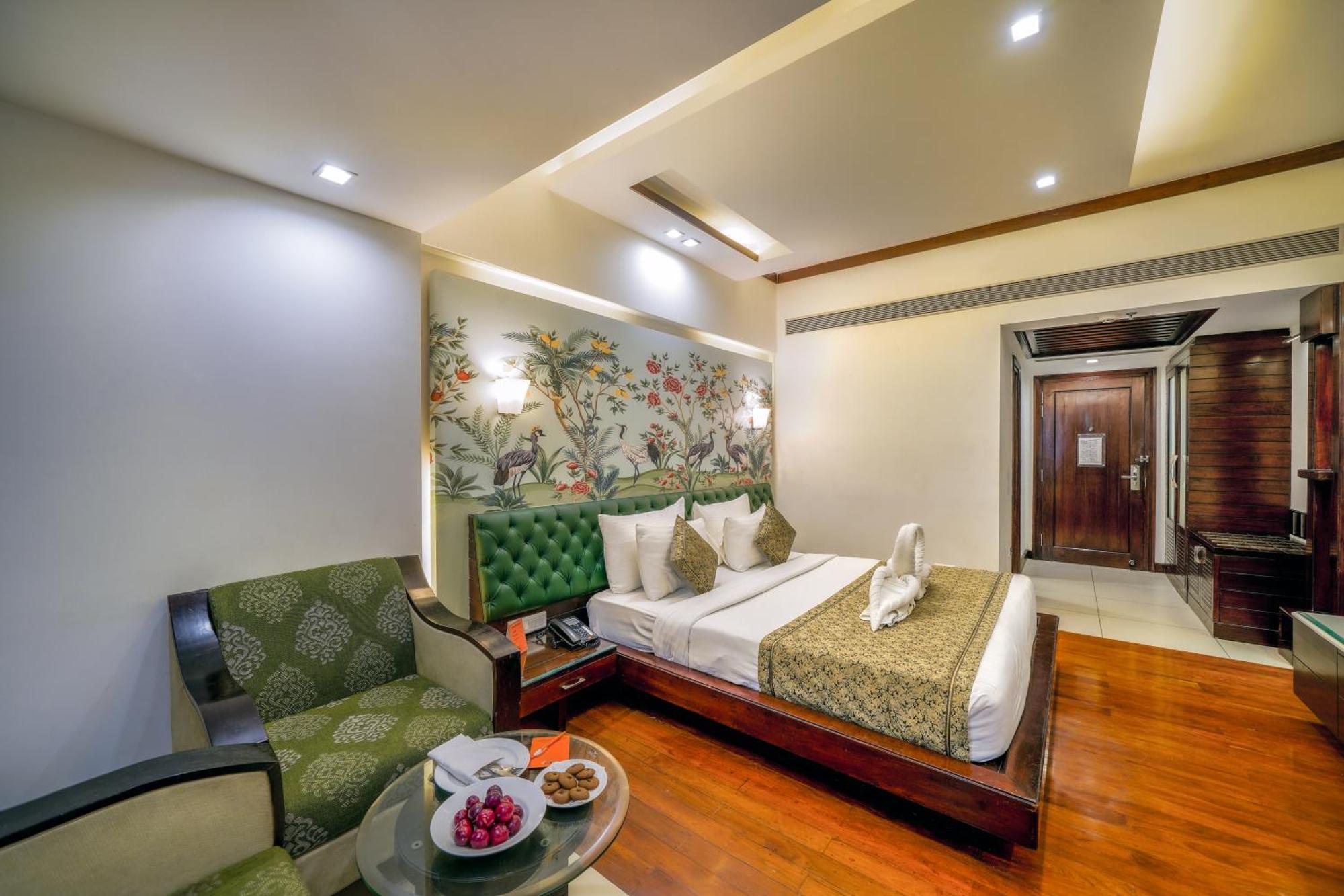 Hotel Saffron Leaf Dehradun Zewnętrze zdjęcie