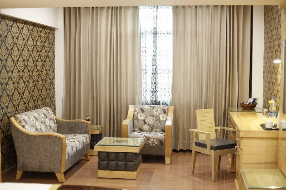 Hotel Saffron Leaf Dehradun Zewnętrze zdjęcie