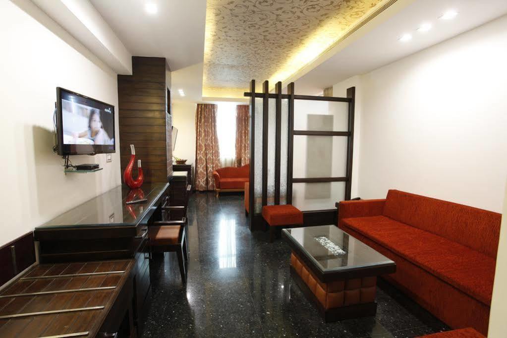 Hotel Saffron Leaf Dehradun Zewnętrze zdjęcie